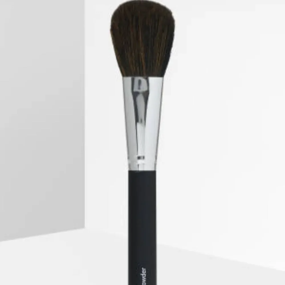 BH Cosmetics Flat Powder Brush‎
